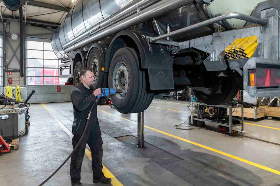 Technical specialist at Van den Bosch