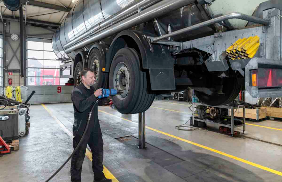 Technical specialist at Van den Bosch