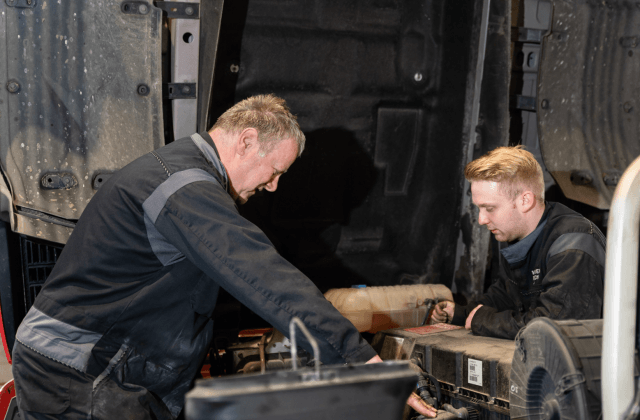 Trainee commercial vehicle mechanic