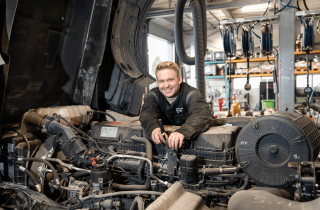 Truck mechanic
