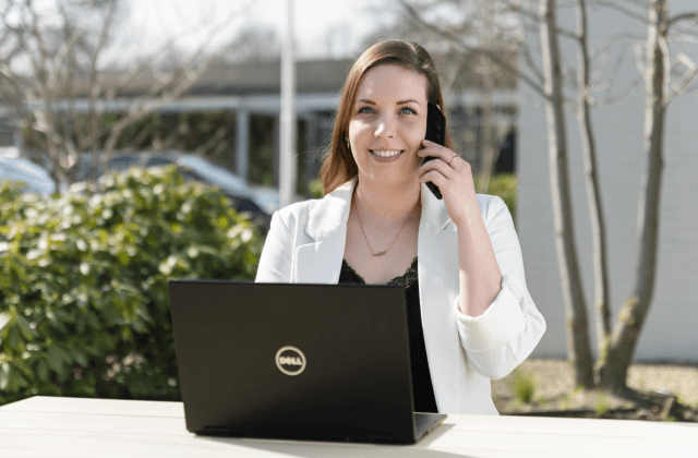 Customer service representative (ES)